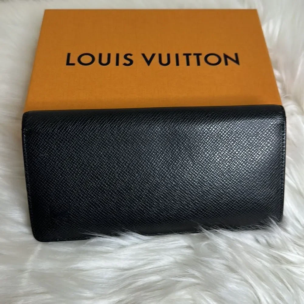 💯Authentic Louis Vuitton Bifold Long Wallet🍀